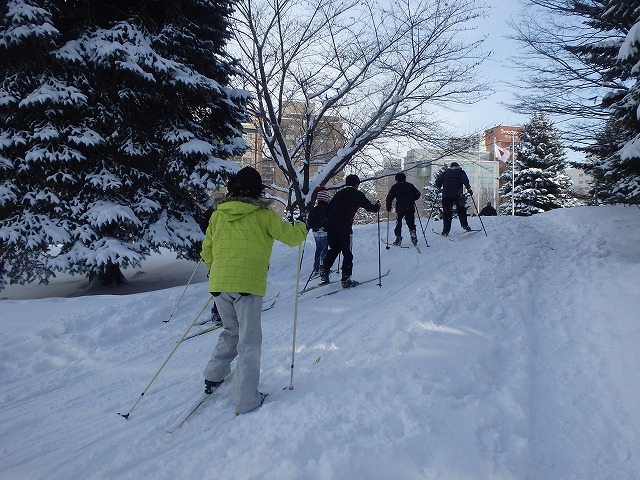 歩くスキーを楽しむ利用者