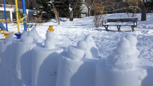 こぐま座前の雪像