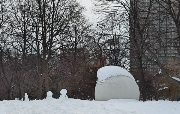キタラ前の雪だるま達