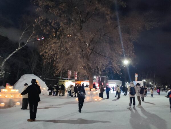 キッチンカーとかまくら