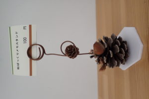 松ぼっくりメモスタンド