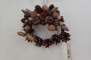 木の実のリース