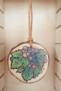 ノブドウの果実の絵のストラップ