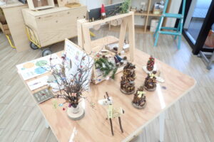 販売コーナーのクリスマスオブジェ