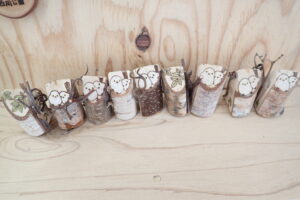 シマエナガの絵が付いたクラフト品