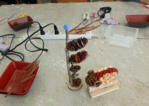 マツボックリで作ったこいのぼり