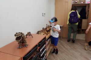 工作の見本の恐竜たち