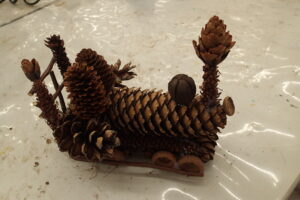 マツボックリで作った機関車