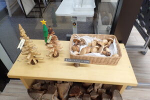 クリスマスオブジェとキノコのオブジェ