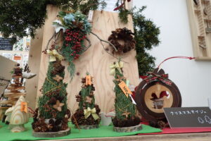 ツリーの形のクリスマスオブジェ