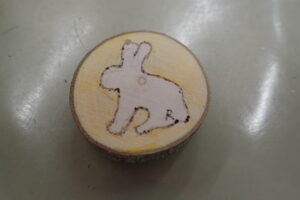 バーニングペンで書いたストラップ