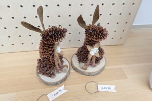 マツボックリで作った干支のウサギ