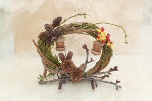 木の実などで作ったお雛様のオブジェ