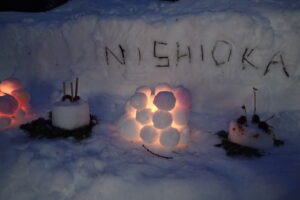 スノーケーキや雪玉で作ったスノーキャンドル