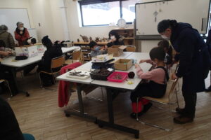 ボランティアさんが教えてくれています