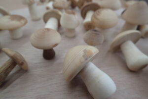 木製のキノコ