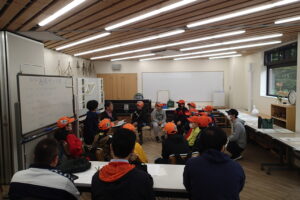 自己紹介をする団員達