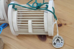 西岡公園の間伐材で出来た虫かご