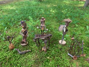 木でできた人形たち