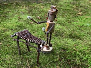 木琴を演奏する人形