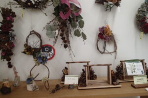 リースやカレンダースタンド