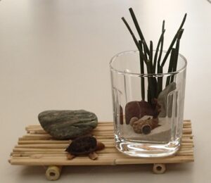 砂や小石を配置したオブジェ