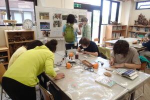 バーニングペンで作業する皆さん