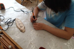 バーニングペンで作業する皆さん