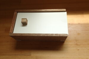 木製の小物入れ