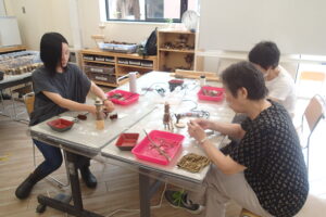 工作する参加者の皆さん