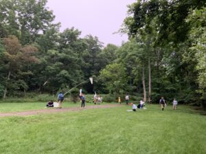 コシボソヤンマを狙う子供