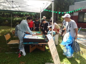 スマートボールを楽しむ親子