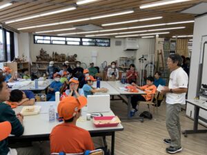 卵についての説明を聞く団員