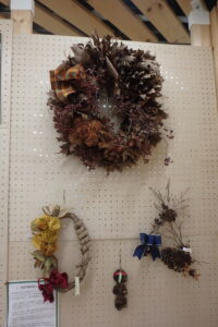 大きなリーフ素材のクリスマスのリース