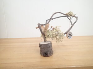 ドライフラワーとツルのオブジェ