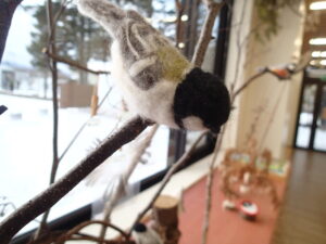 シジュウカラの羊毛フェルト模型