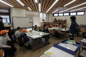 ポスター作りの活動の様子