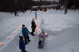 スノーキャンドルを見に来た人々の様子