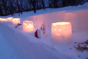 スマイルが浮かび上がるスノーキャンドル