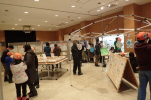 保護者の皆さんの作業の様子