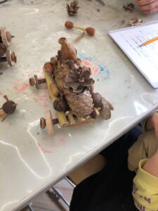 木の実で作った車