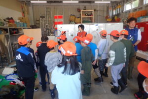 自己紹介する子どもたち