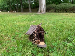 木の枝で作ったおうち