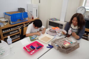 標本を作る団員