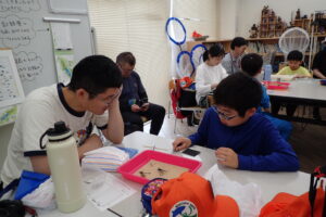 標本を作る団員