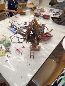 木の枝で作ったおうち