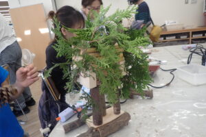 緑色の葉で屋根をふいたおうち