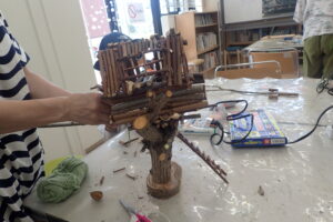 木の枝で作ったおうち