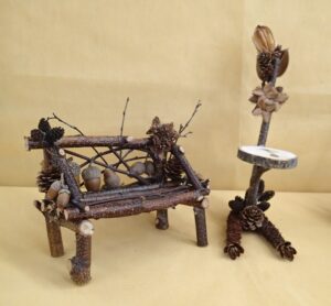 木の枝のベンチ