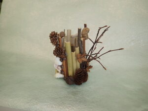 貝殻と木の実で作った鉛筆立